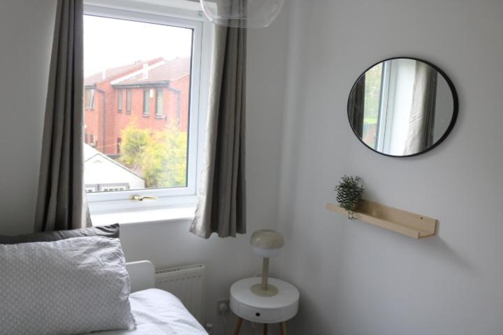 Charming 2 Bed House - Family Friendly Villa Nottingham Rum bild